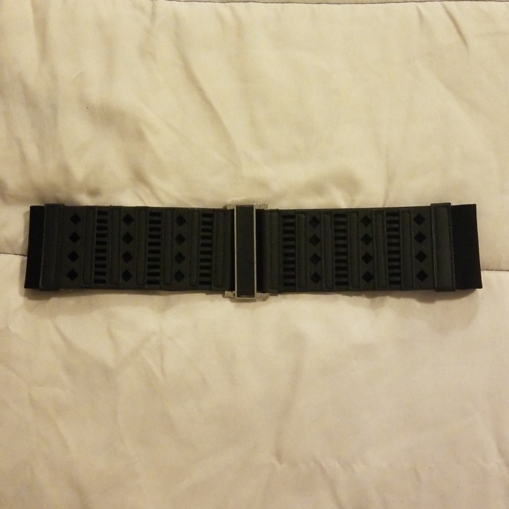 Black fitted belt